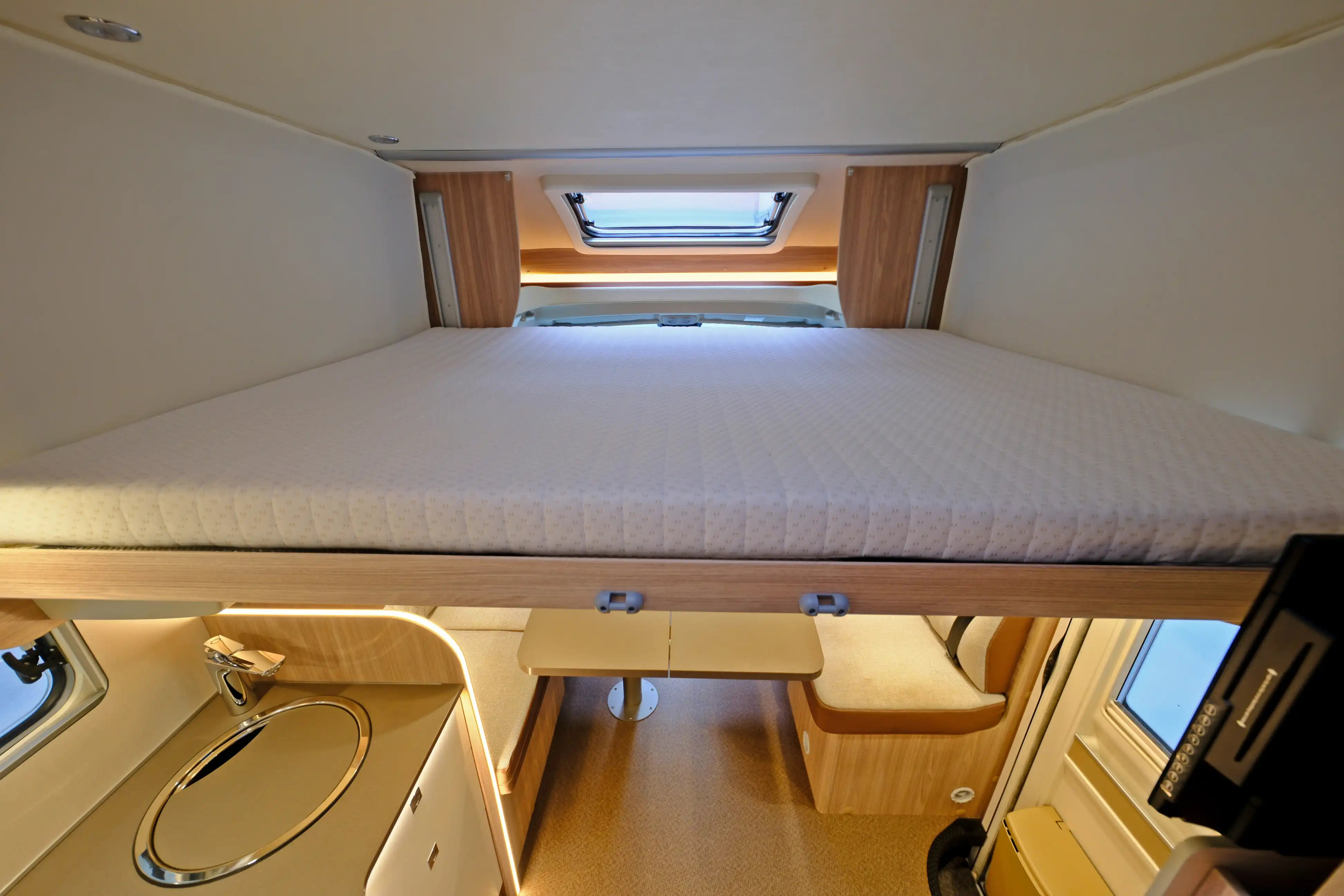 BUERSTNER Lyseo T 727 Limited